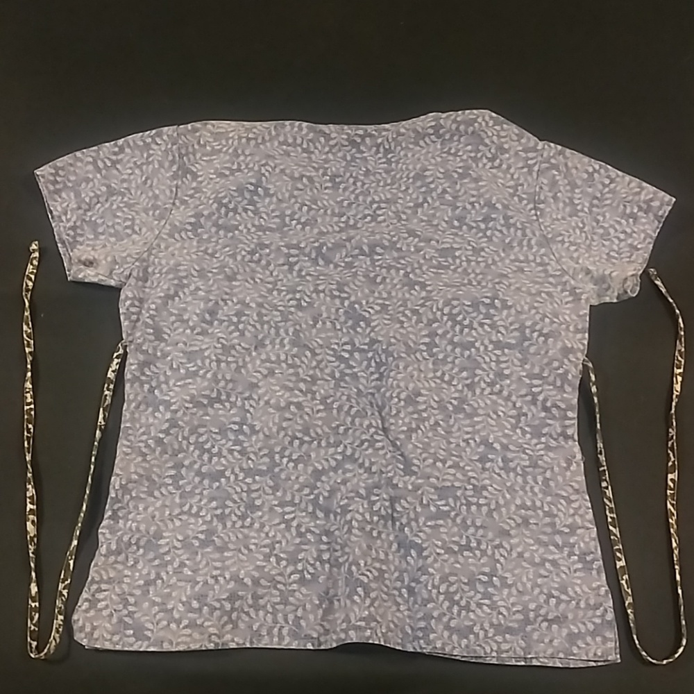 Scrub Top - Picture 2 of 3